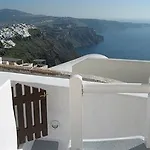 قصر سانتوريني في إمِروفيلي *