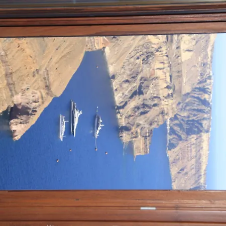 דירה Santorini Mansion At *